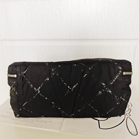 Authentic Chanel travel ligne  black nylon tote bag white - Picture 5 of 11
